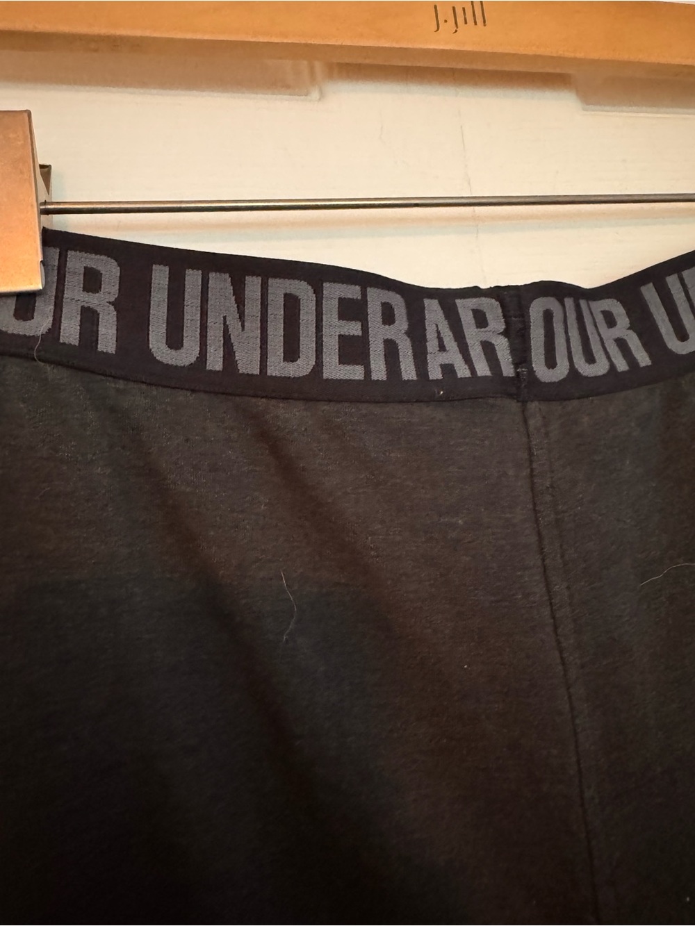 Under Armour Black Performance 3/4 Pants - Picture 8 of 9